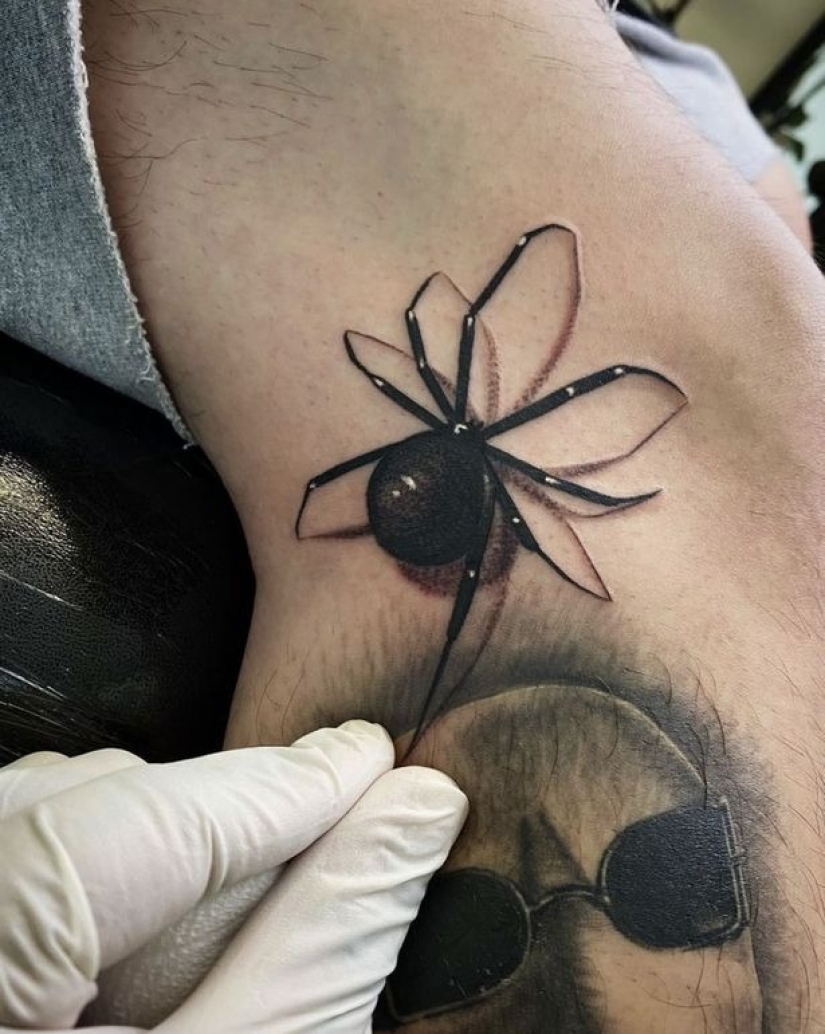 Un artista del tatuaje de los EE.UU. impresiona con una nueva tendencia: un dibujo en 3D de una araña venenosa Un artista del tatuaje de los EE.UU. impresiona con una nueva tendencia: un dibujo en 3D de una araña venenosa