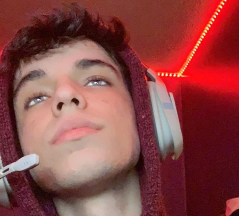 Un estudiante de los EE.UU. se convirtió en una estrella de la red social debido a una parte del cuerpo anormalmente grande