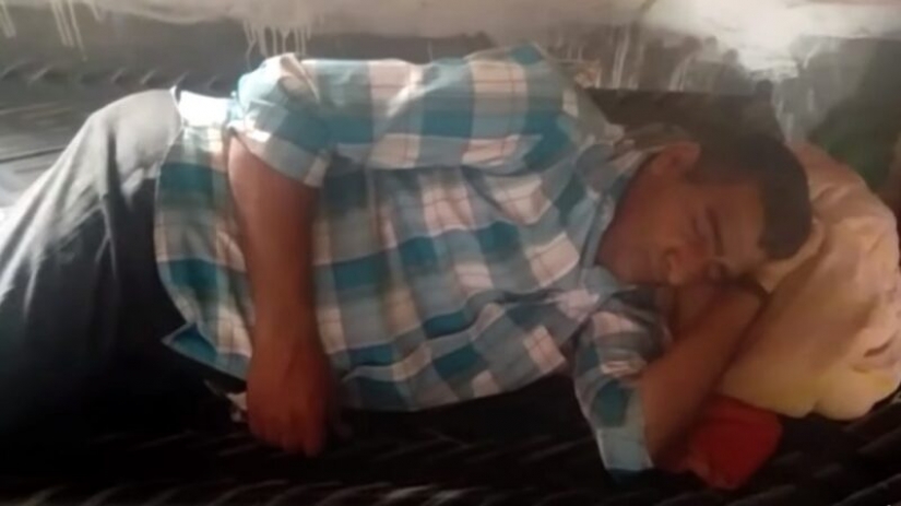 Un indio con una enfermedad rara duerme 300 días al año, pero al mismo tiempo logra hacer negocios Un indio con una enfermedad rara duerme 300 días al año, pero al mismo tiempo logra hacer negocios