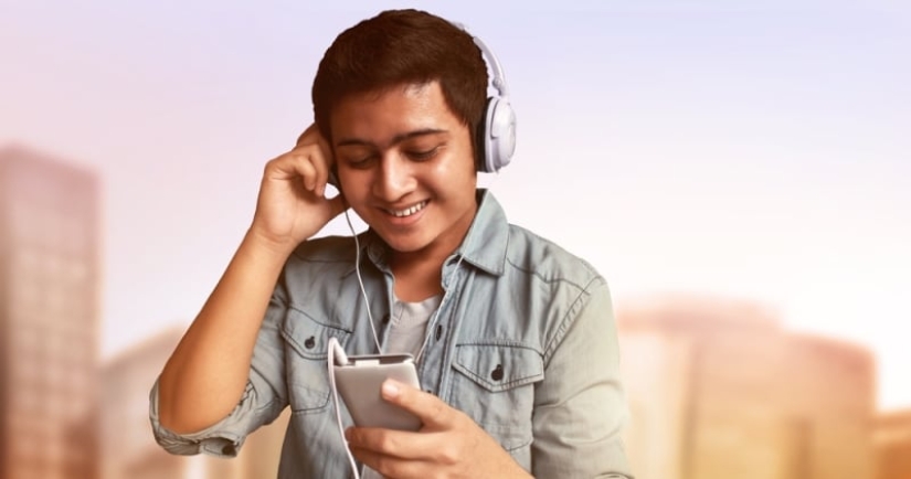 Un joven indio vendió a su esposa y compró un nuevo teléfono inteligente. Sí, también almorzó para el cambio.