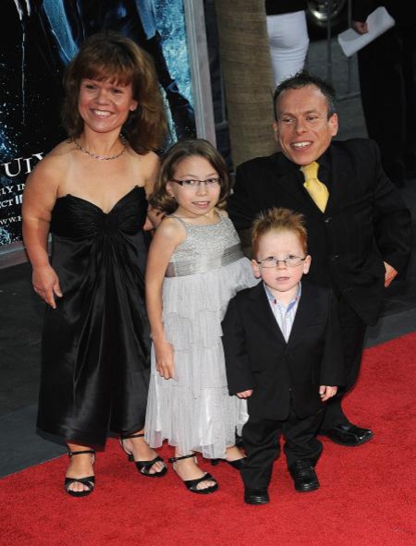 Un lío con un enano: una familia estadounidense está segura de que adoptaron a un psicópata adulto