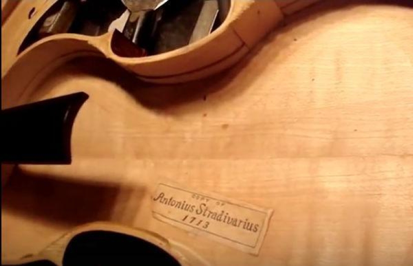 Un moscovita encontró un violín Stradivarius entre la basura de su tía