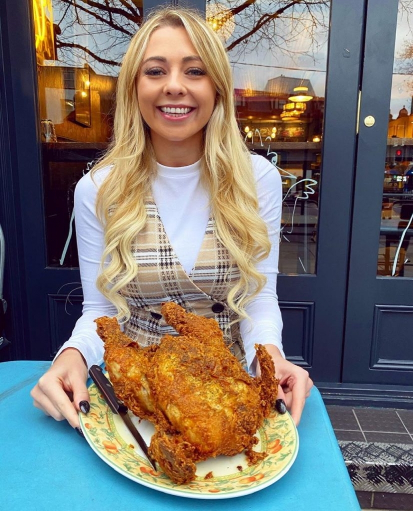 Una chica frágil de Gran Bretaña que devora megaciudades de comida rápida