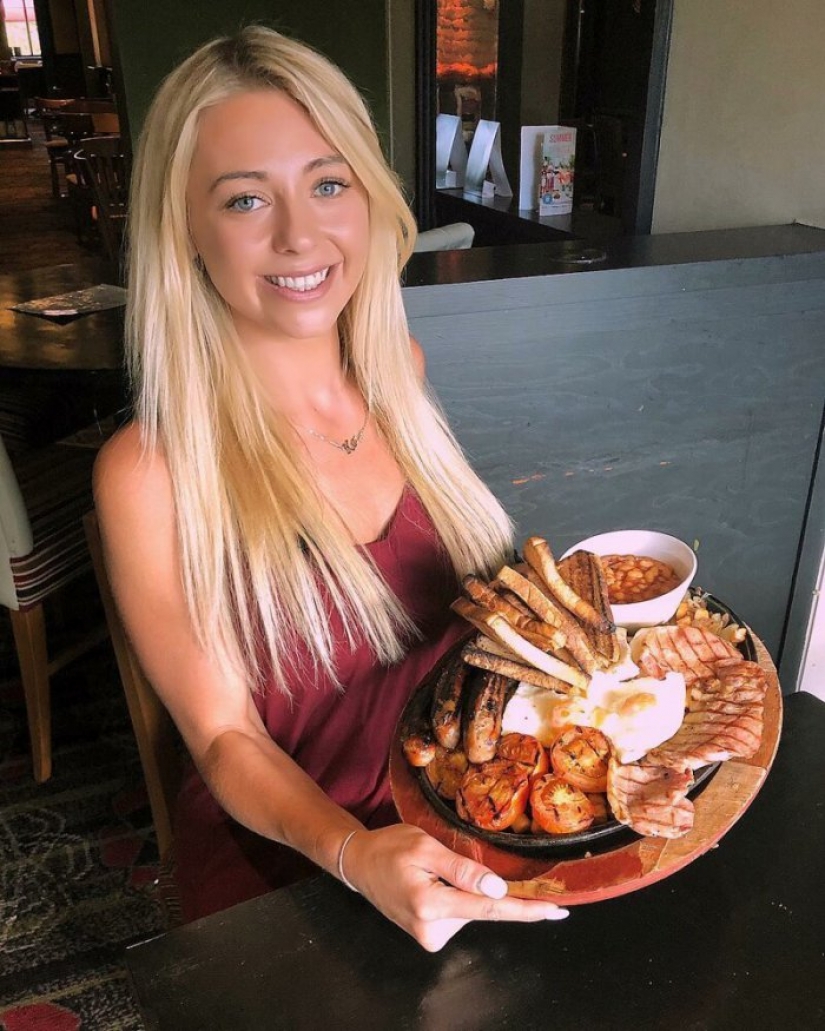 Una chica frágil de Gran Bretaña que devora megaciudades de comida rápida