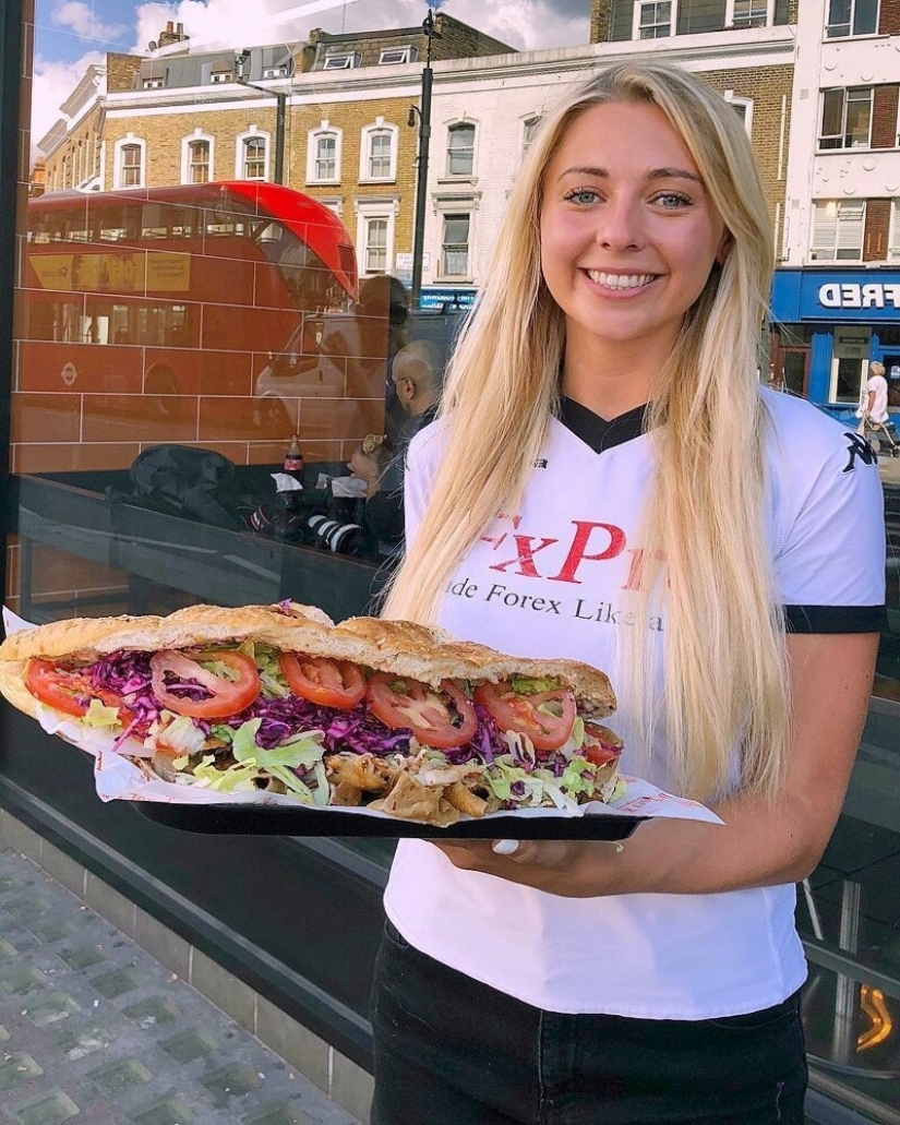 Una chica frágil de Gran Bretaña que devora megaciudades de comida rápida