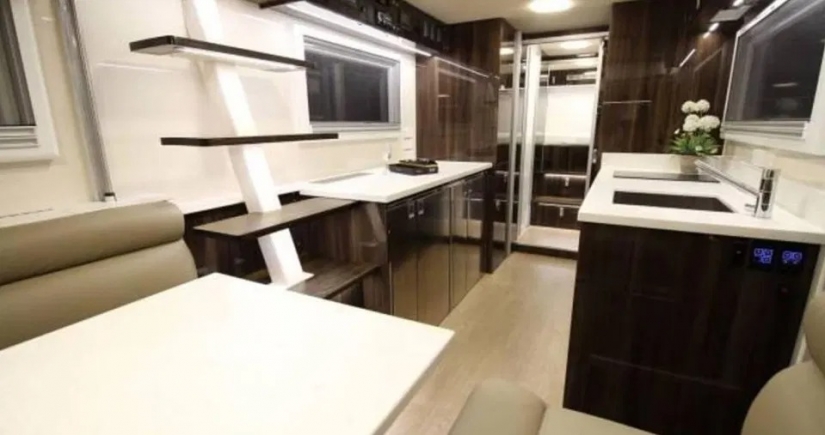 Una empresa australiana ha creado una furgoneta en la que podrás escapar durante el apocalipsis