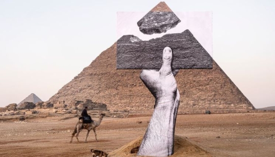 Una exposición de arte contemporáneo se celebra cerca de las pirámides egipcias por primera vez en la historia Una exposición de arte contemporáneo se celebra cerca de las pirámides egipcias por primera vez en la historia