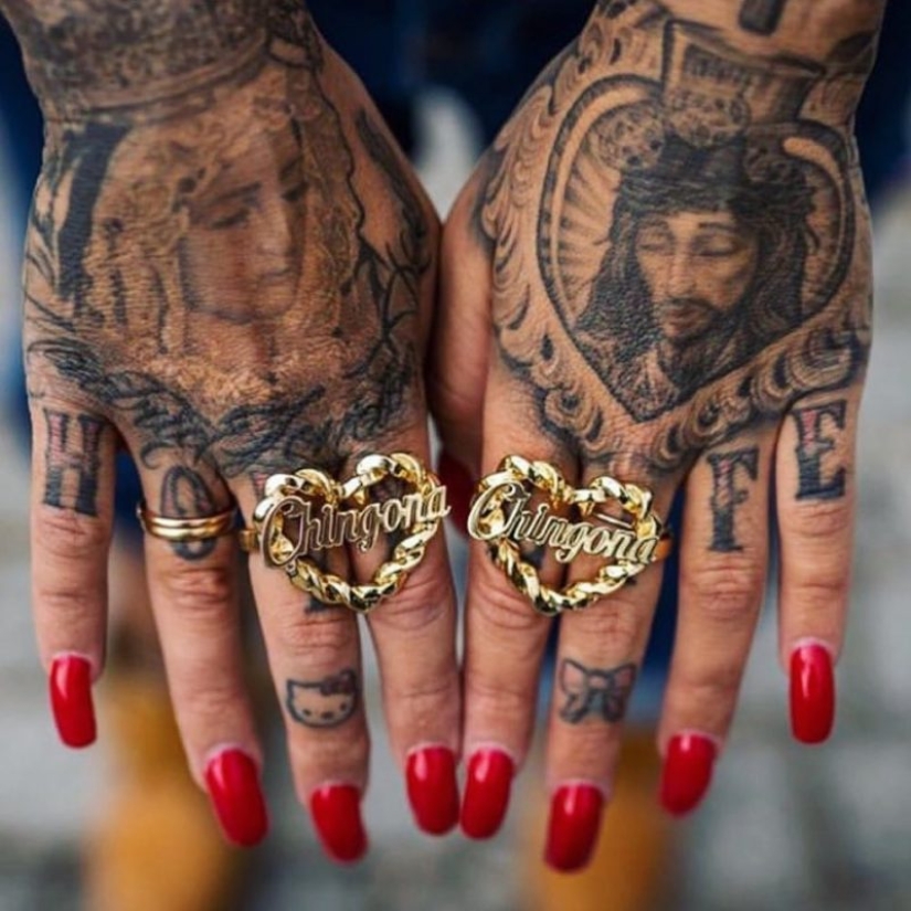 Una modelo de España se hizo el primer tatuaje a los 15 años y decidió pintar todo el cuerpo con la ayuda de su marido