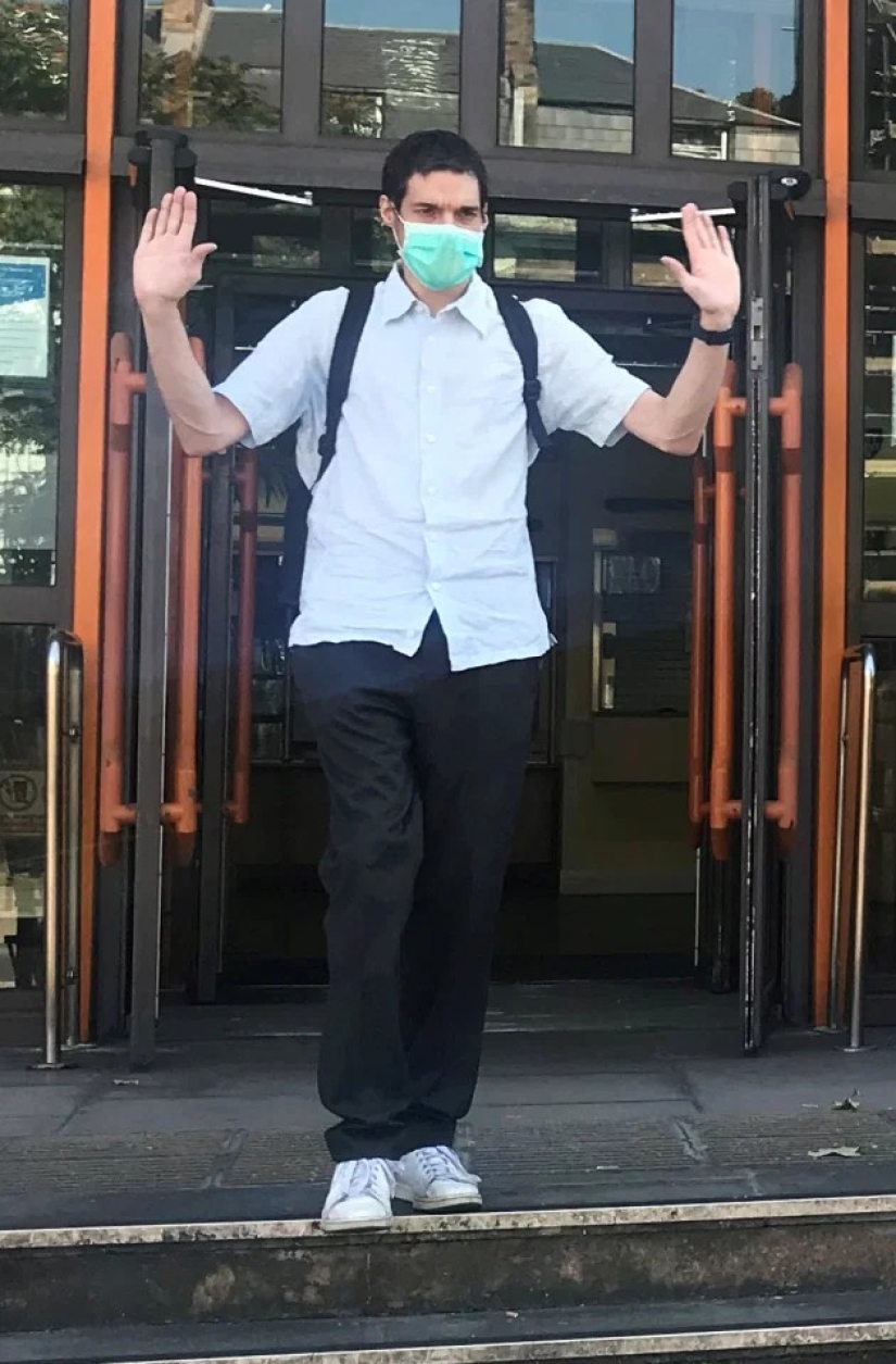 Una mujer británica se despertó desnuda junto a un extraño en un hotel, y cinco años más tarde lo llevó ante la justicia