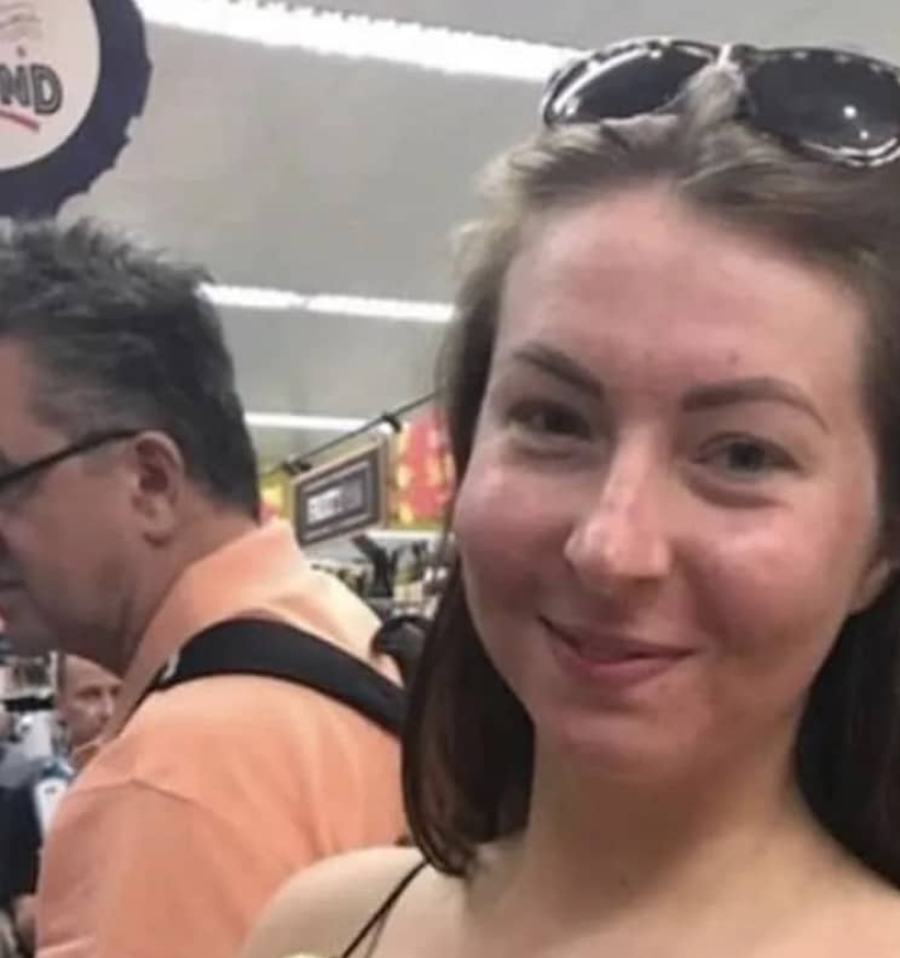 Una mujer británica tuvo que convertirse en Barbie para llegar a fin de mes durante la pandemia