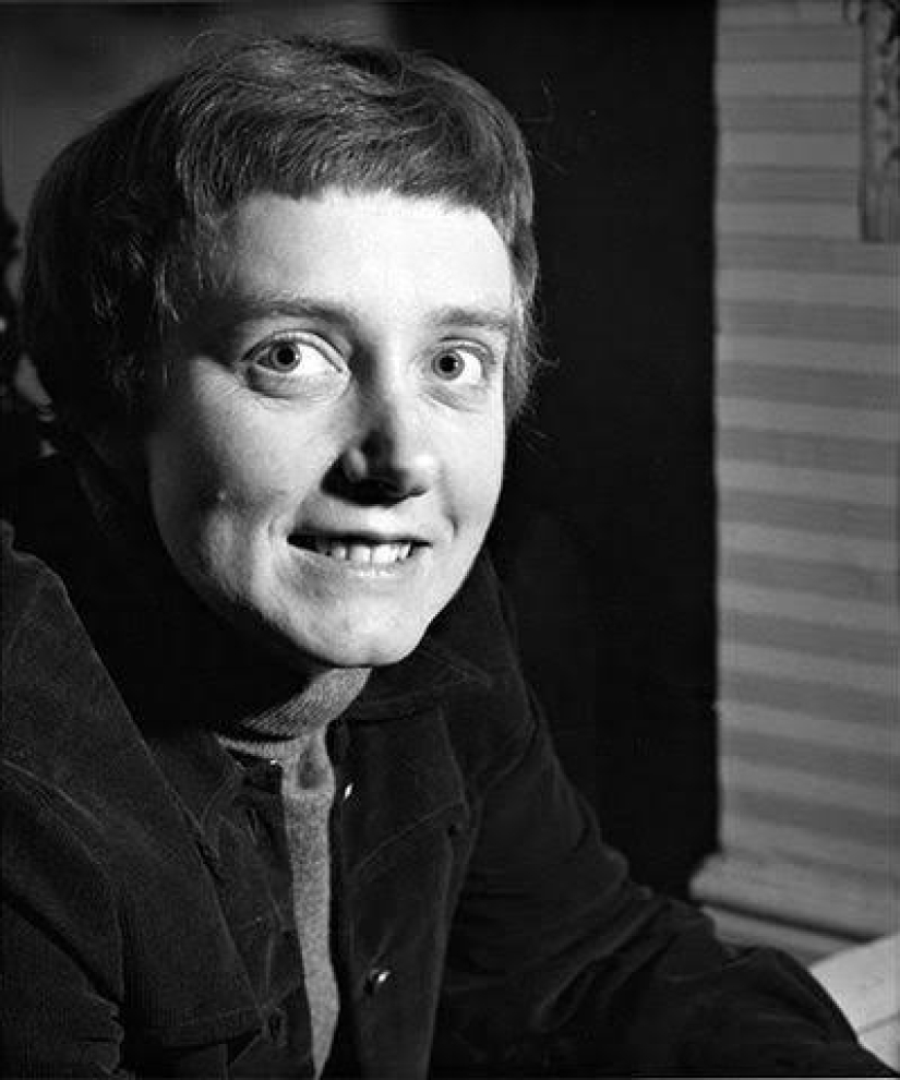 Una relación viciosa: un club de lesbianas y la comedia negra "El asesinato de la hermana George"