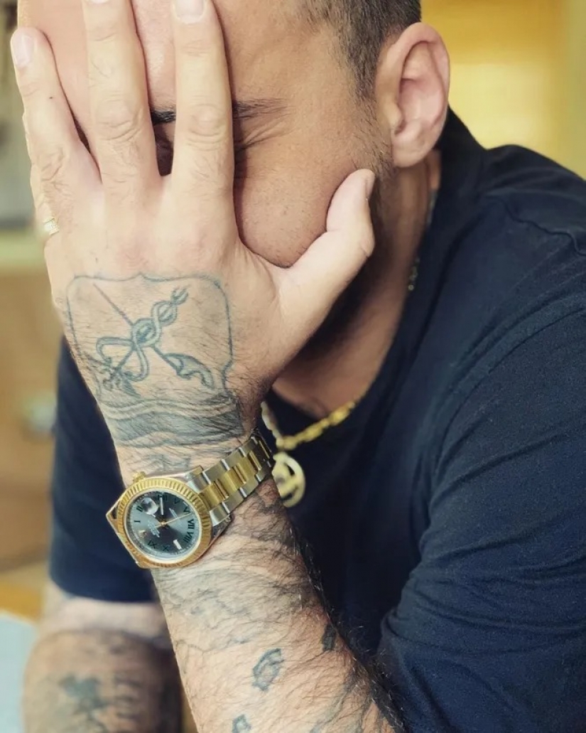 Understand and forgive: the apologies of the stars, for which we are ashamed