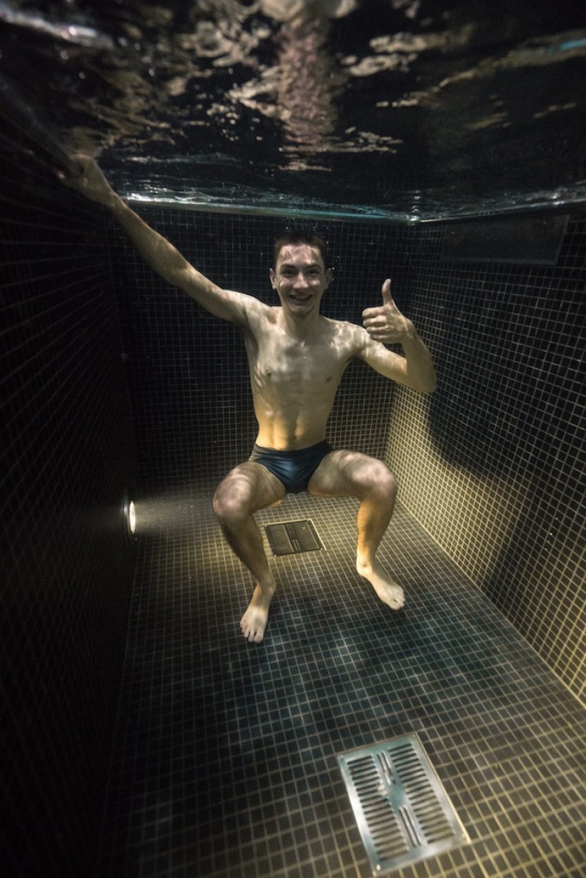 Underwater portraits of people who dived into a pool of icy water