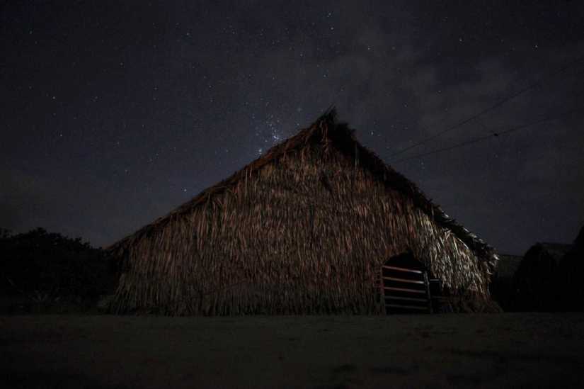 Unknown tribes: first contact with civilization Unknown tribes: first contact with civilization