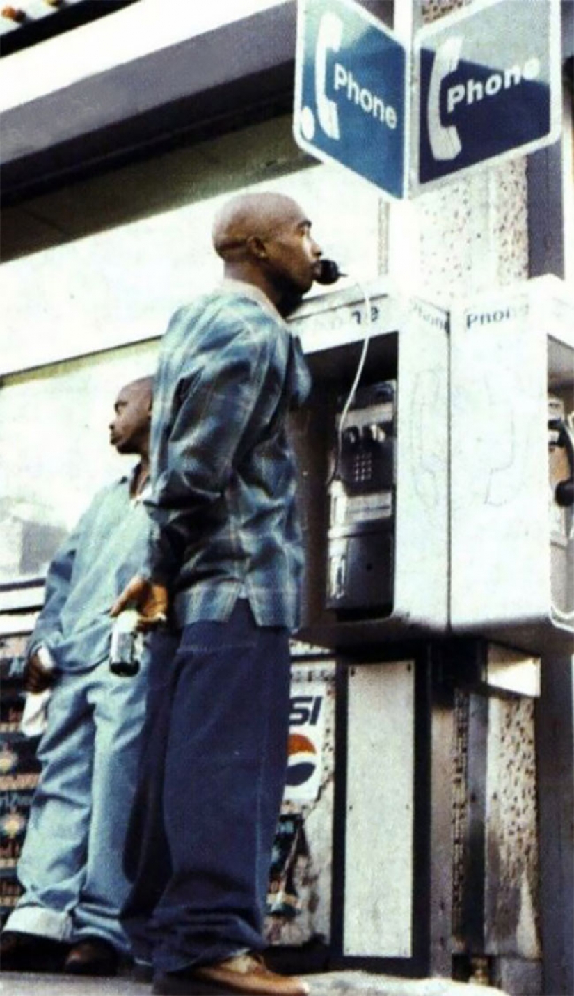 Vaqueros con piernas anchas: una extraña tendencia de moda de los años 90, que está volviendo de nuevo