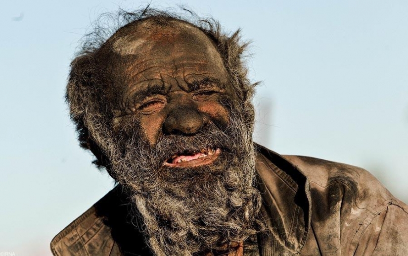 What does a person who hasn't washed in 60 years look like? What does a person who hasn't washed in 60 years look like?