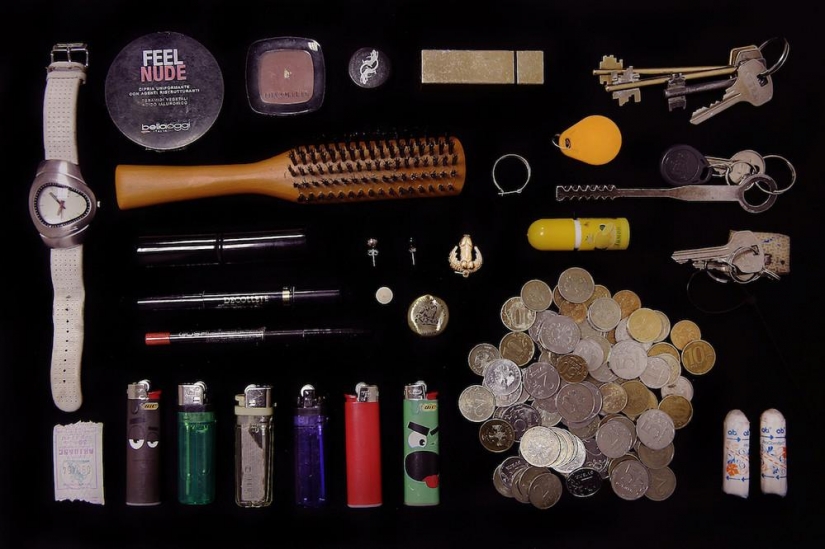 What is stored in women's handbags?