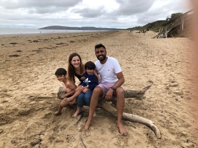 When not sitting at home: parents from the UK go to nightclubs and parties with their children