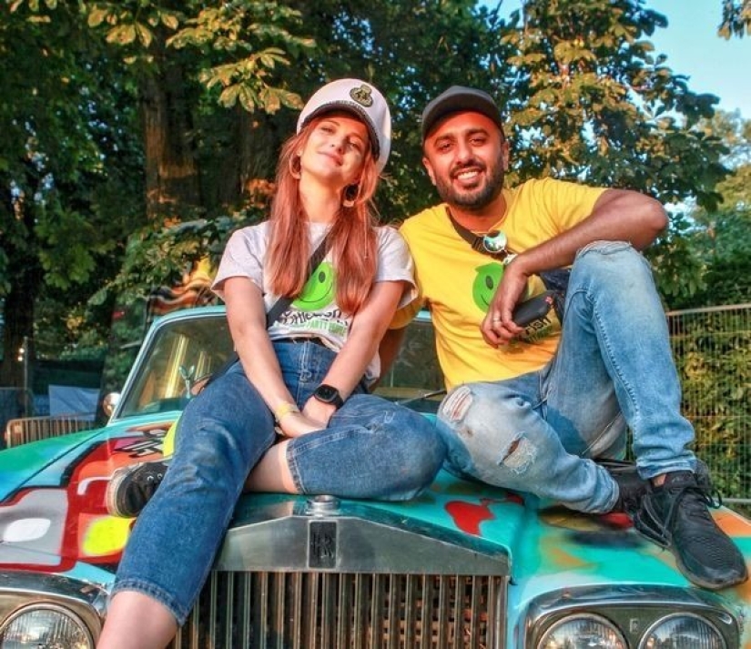 When not sitting at home: parents from the UK go to nightclubs and parties with their children