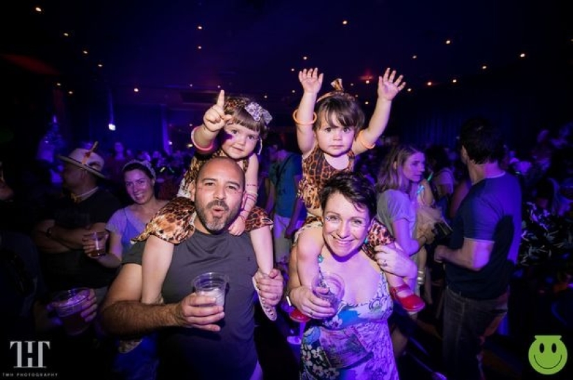 When not sitting at home: parents from the UK go to nightclubs and parties with their children
