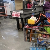 When to go grocery shopping — a whole event: a tour of an American supermarket