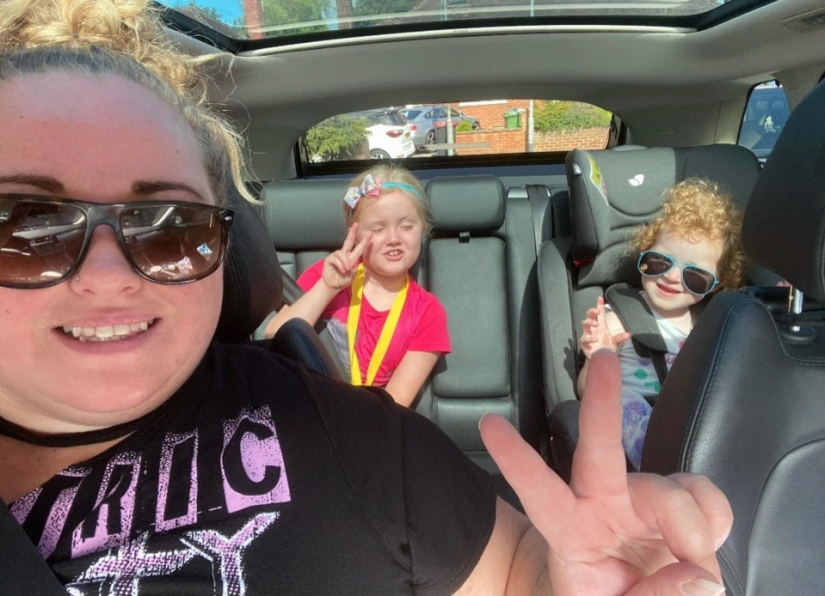 Who does not work, he does not eat: how in a British family, daughters are taught to work from early childhood