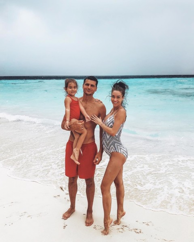 Why do people show the world photos of their dead children and why they should not be condemned