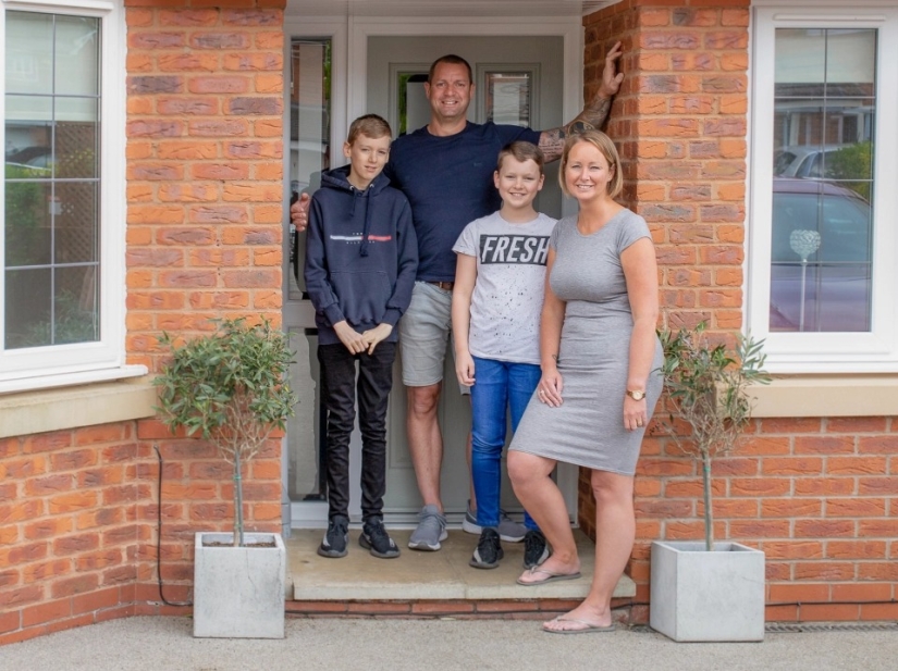 Why does a "lazy" mother allow children to play on the computer all day and eat goodies