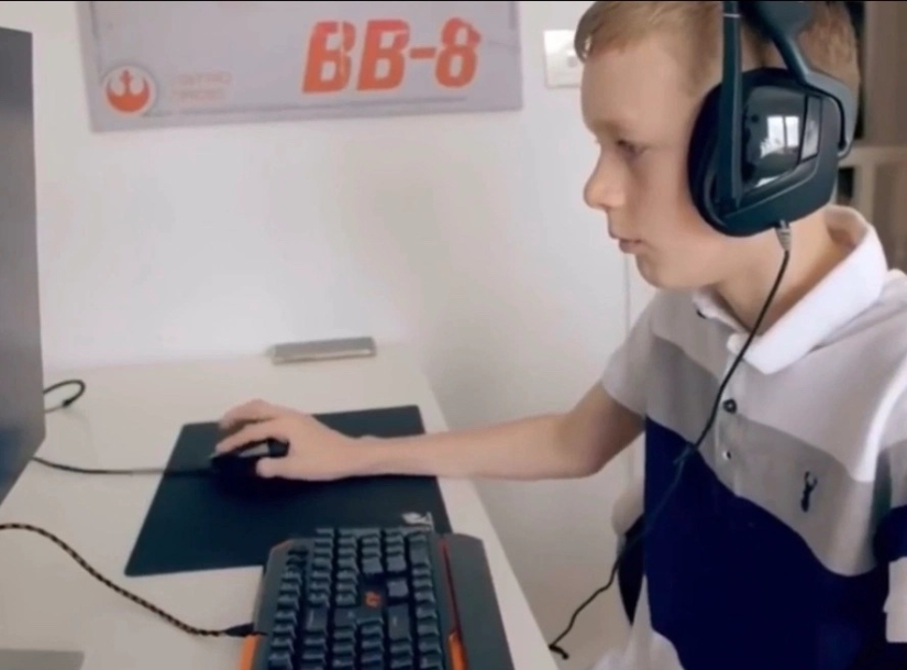 Why does a "lazy" mother allow children to play on the computer all day and eat goodies