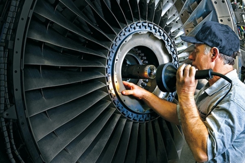 Why is the coin thrown into the engine of the plane, will not bring good luck