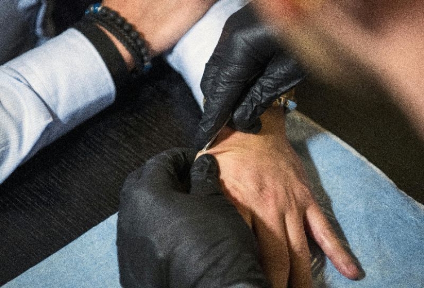 Why the Swedes massively and voluntarily implanted under the skin microchips