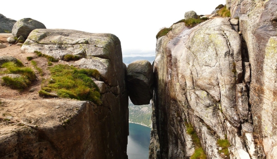 Will you dare to stand on the Kjeragbolten?
