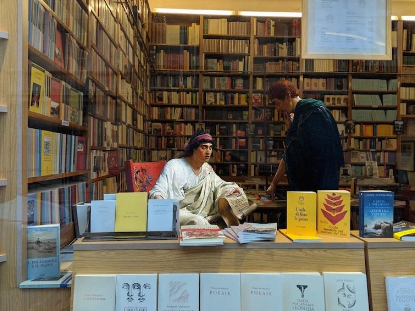 With paintings of classical paintings in modern life