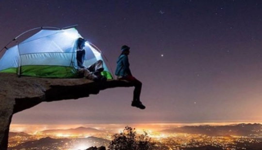 You didn't sleep here: a girl makes fun of the places of extreme sleepovers on Instagram You didn't sleep here: a girl makes fun of the places of extreme sleepovers on Instagram