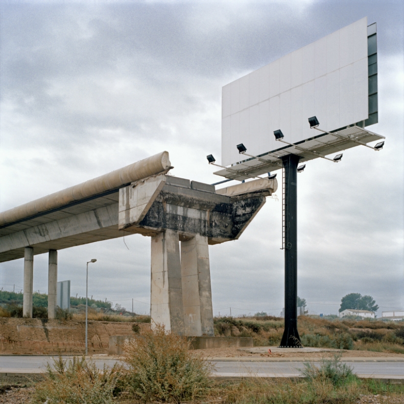 "You don't have Adblock!": the artist imagined what life would look like without advertising "You don't have Adblock!": the artist imagined what life would look like without advertising