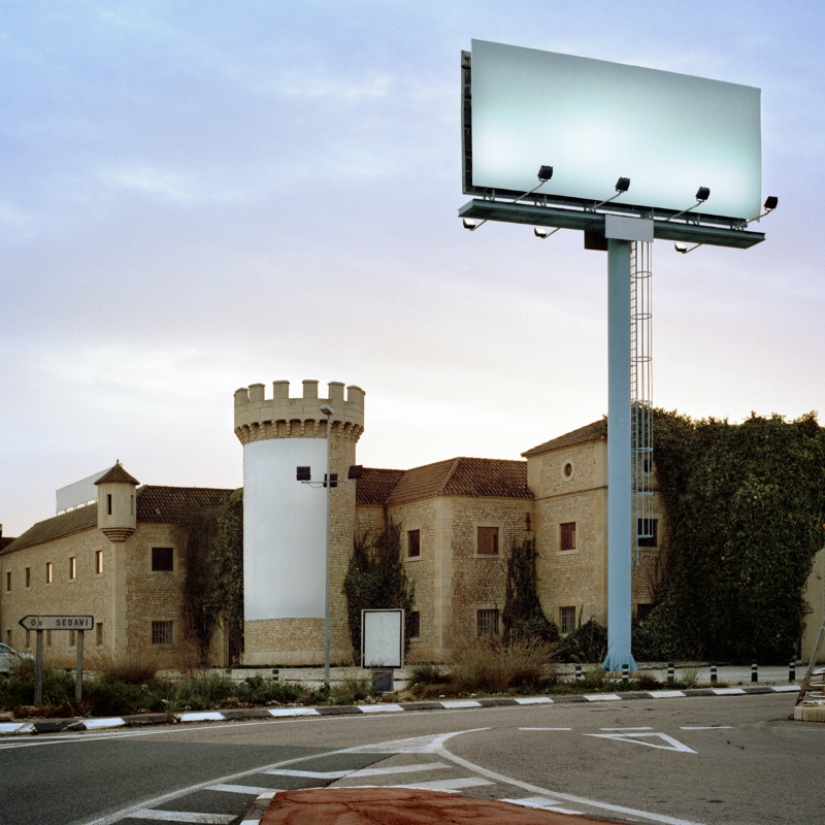 "You don't have Adblock!": the artist imagined what life would look like without advertising "You don't have Adblock!": the artist imagined what life would look like without advertising