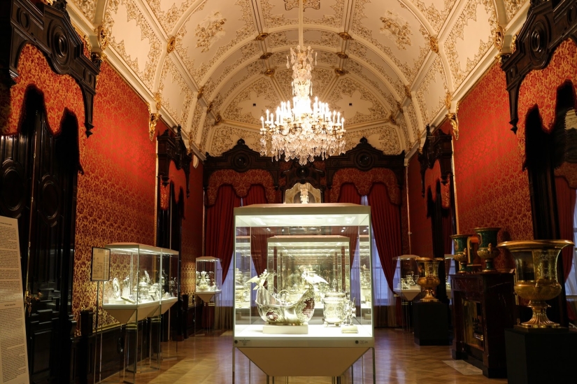 10 buildings in St. Petersburg that are amazing inside