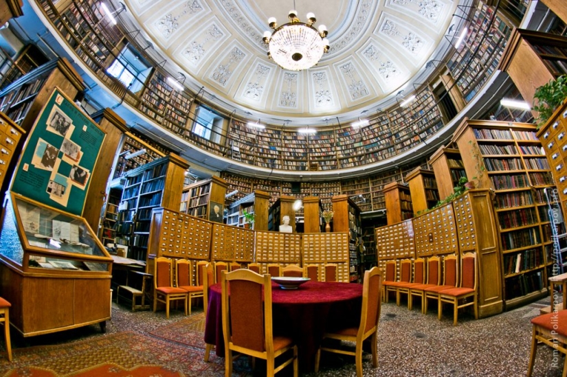 10 buildings in St. Petersburg that are amazing inside