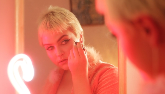 10 crazy images of extravagant model Millie Sykes