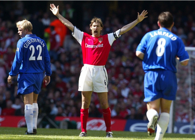 10 famous football players who clashed with the law