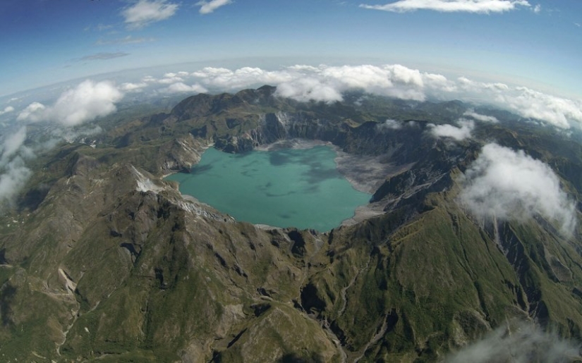 10 flights where you definitely need to take a seat at the porthole 10 flights where you definitely need to take a seat at the porthole