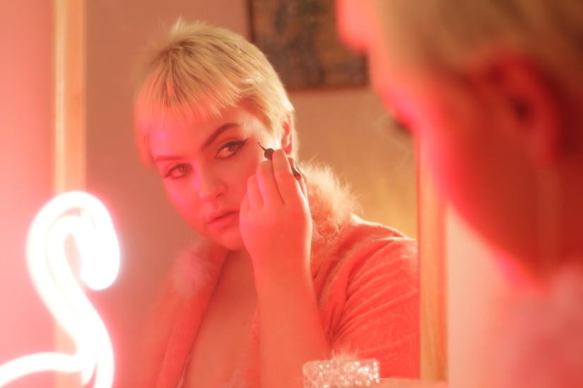 10 imágenes locas de la extravagante modelo Millie Sykes 10 imágenes locas de la extravagante modelo Millie Sykes