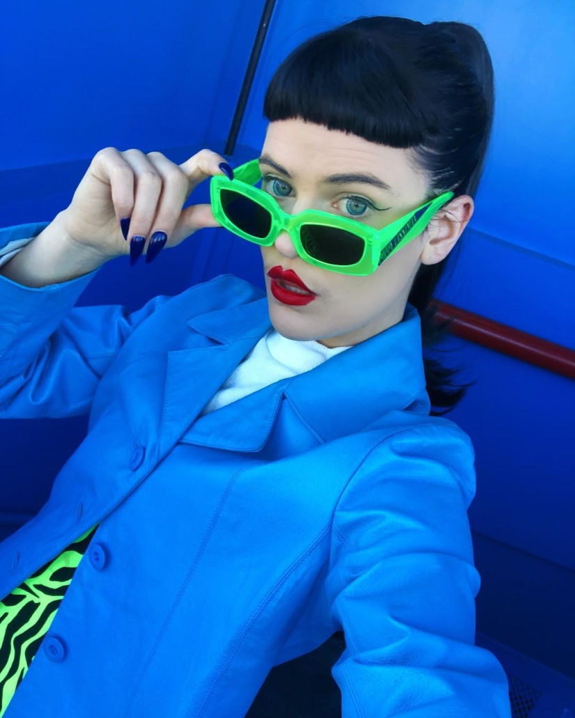 10 imágenes locas de la extravagante modelo Millie Sykes 10 imágenes locas de la extravagante modelo Millie Sykes