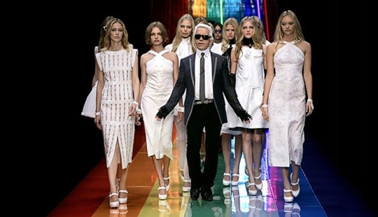 10 magníficas musas del ventoso Karl Lagerfeld