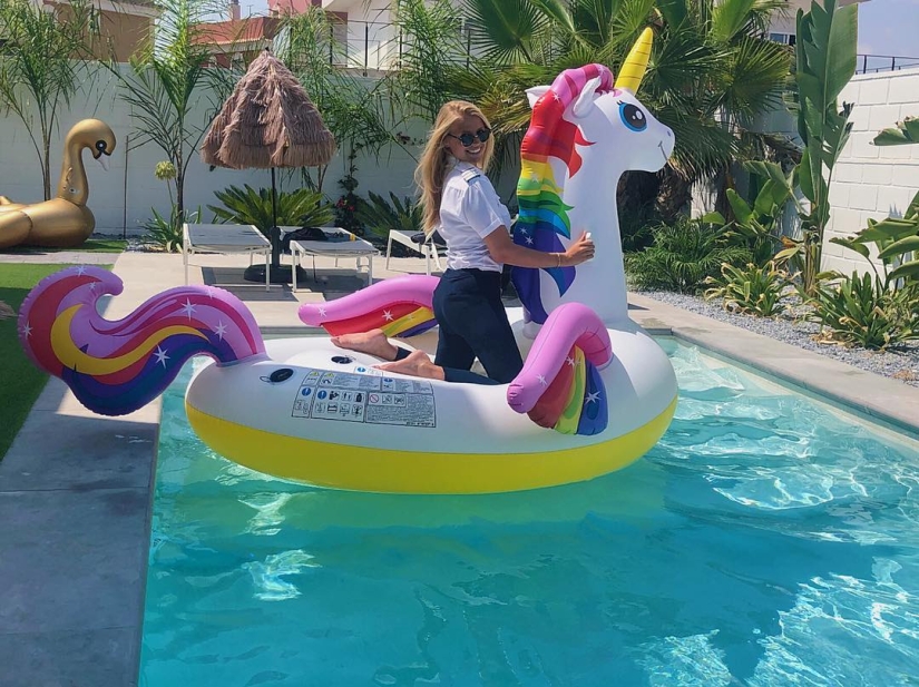 10 most beautiful female pilots who conquered Instagram 10 most beautiful female pilots who conquered Instagram