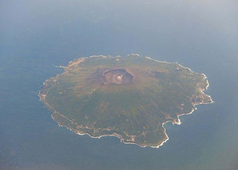 10 most dangerous islands in the world