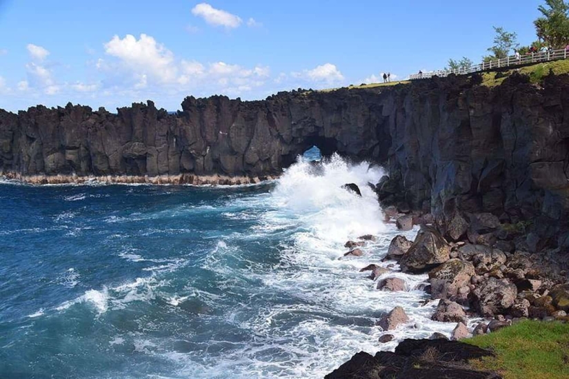 10 most dangerous islands in the world