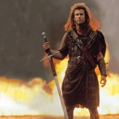 10 movie bloopers related to costumes, accessories and appearance