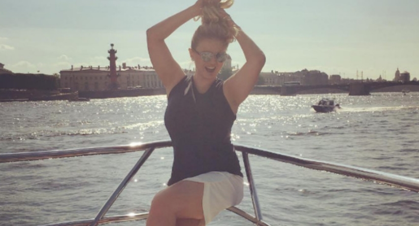 10 pictures where Anna Semenovich overdid it with photoshop 10 pictures where Anna Semenovich overdid it with photoshop