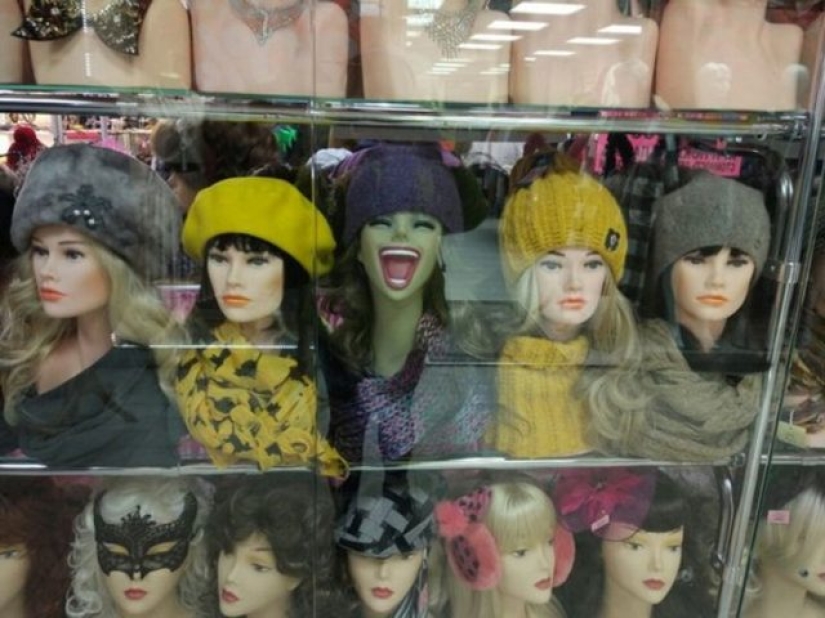 10 Stupid Mannequins You Can't Pass By 10 Stupid Mannequins You Can't Pass By